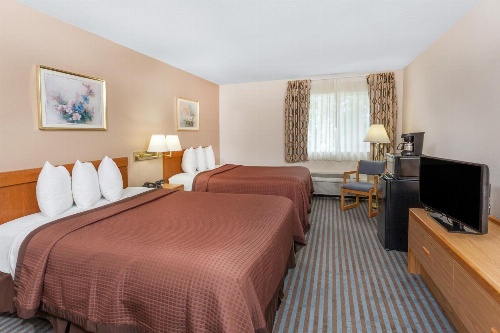 Days Inn by Wyndham Charleston image 1