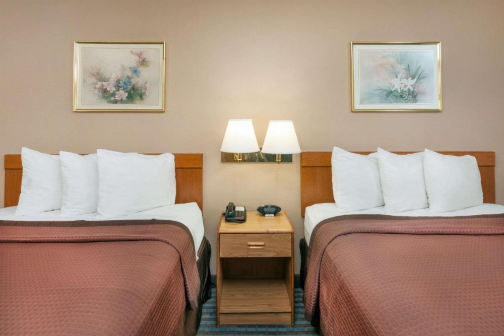 Days Inn by Wyndham Charleston Image 18