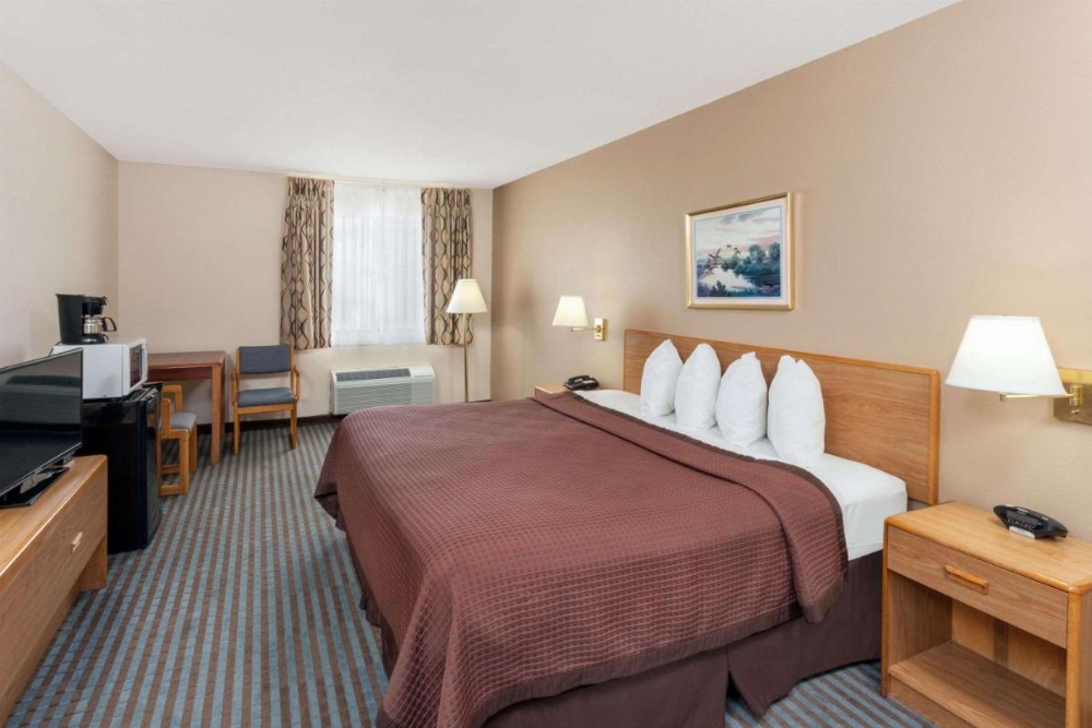 Days Inn by Wyndham Charleston Image 21