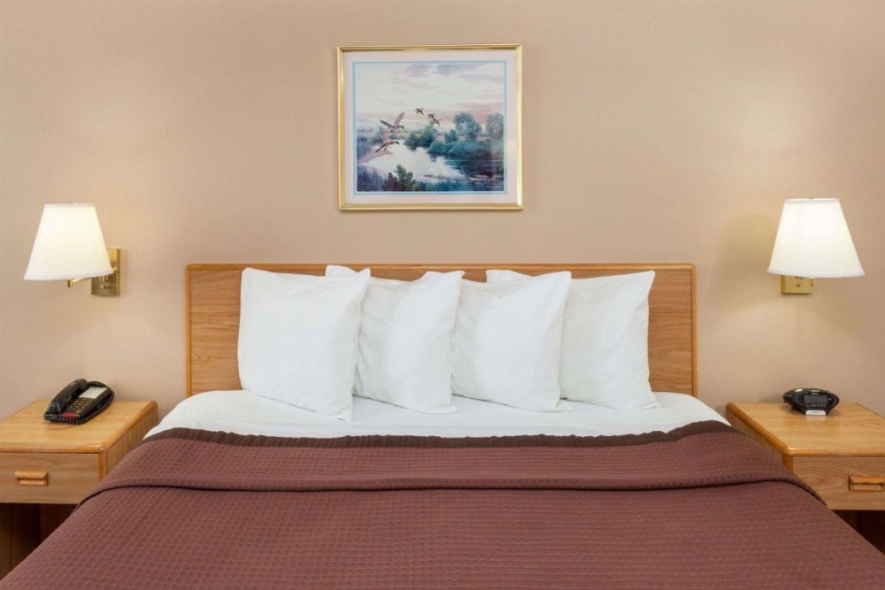 Days Inn by Wyndham Charleston Image 22