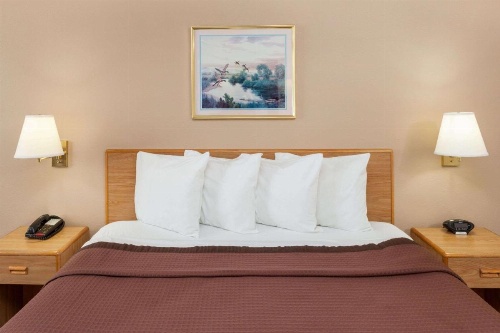 Days Inn by Wyndham Charleston image 22