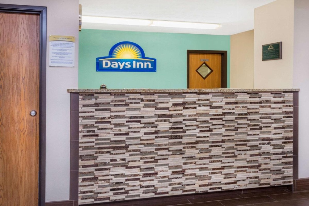 Days Inn by Wyndham Charleston Image 25