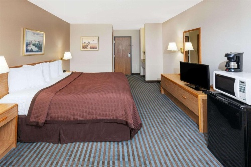 Days Inn by Wyndham Charleston image 26