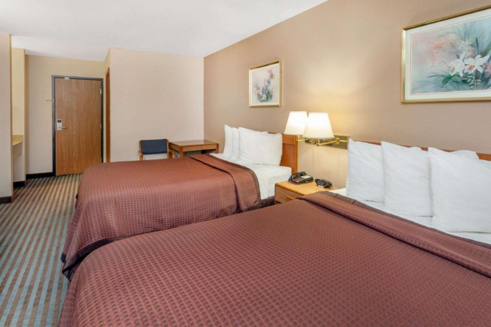 Days Inn by Wyndham Charleston Image 30