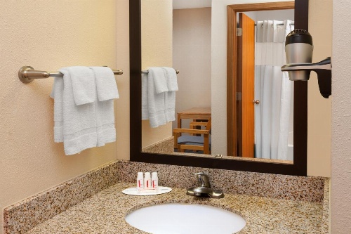 Days Inn by Wyndham Charleston image 4